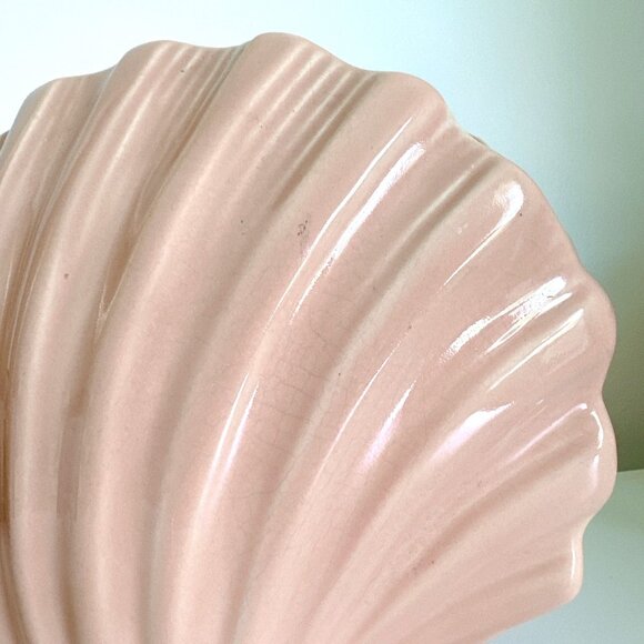 HYALYN POTTERY CLAMSHELL VASE 438 MADE IN USA PALE PEACH - Picture 6 of 9
